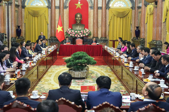 Chủ tịch nước mong mỗi thành viên Câu lạc bộ doanh nhân Sao Đỏ sẽ là tấm gương sáng của cộng đồng doanh nghiệp Việt Nam