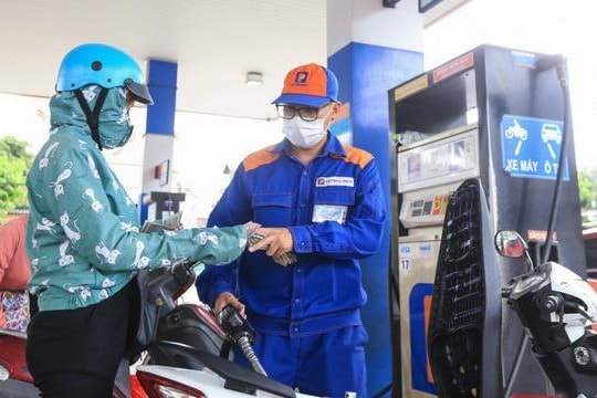 Nới chi phí đưa xăng dầu từ nước ngoài về cảng Việt Nam