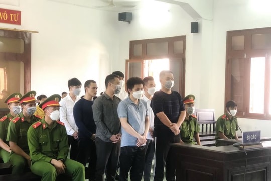 Nhóm thanh niên dùng mạng xã hội để mua bán vũ khí quân dụng