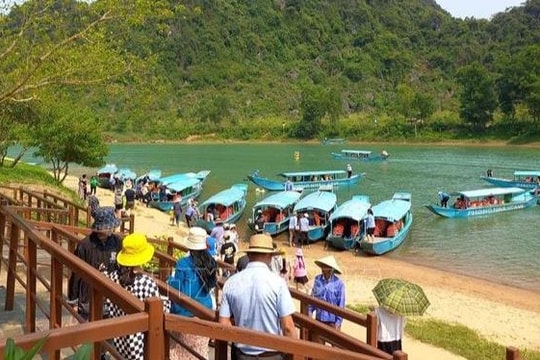 Hợp tác khai thác tiềm năng du lịch hai tỉnh Quảng Bình và Bình Định
