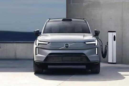 Mẫu SUV hàng đầu của Volvo EX90 ra mắt, các thương hiệu lớn đang tăng tốc điện khí hóa