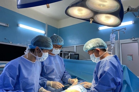 Người đàn ông dần bị “khô máu” vì bệnh lý hiếm gặp