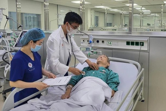 Kỳ tích cứu sống cụ ông 100 tuổi đột quỵ não