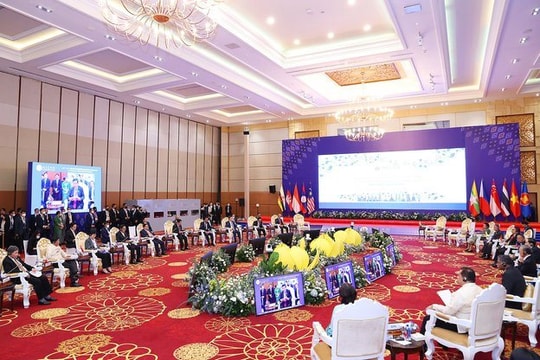 Thủ tướng dự và phát biểu tại phiên đối thoại với đại diện AIPA, Thanh niên và Hội đồng ABAC