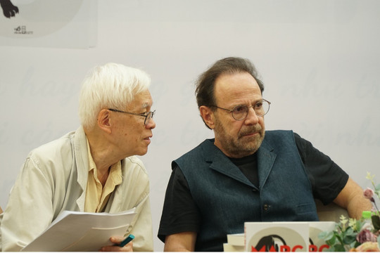 Nhà văn Pháp Marc Levy giao lưu với độc giả tại TPHCM
