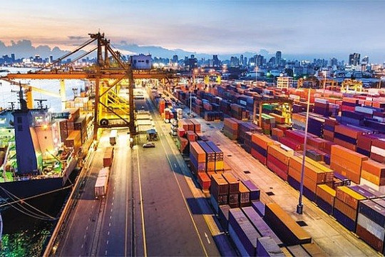 Việt Nam xuất siêu hơn 2 tỷ USD nửa cuối tháng 10