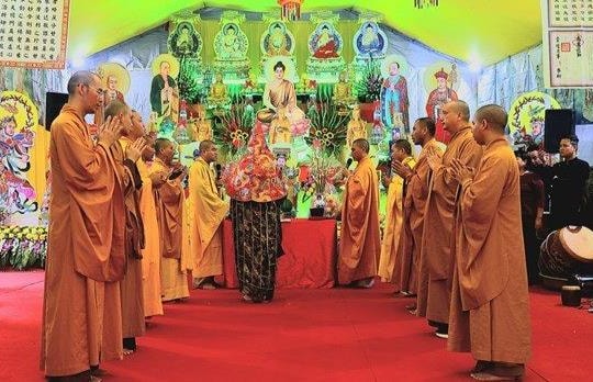 Quảng Bình: Tưởng niệm và cầu siêu các anh hùng liệt sĩ hang Tám Cô