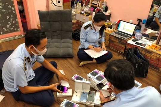 Quản lý thị trường TP Hồ Chí Minh rao bán 42 iPhone 14 trị giá hơn 1,4 tỷ đồng
