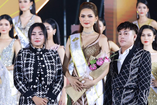 NTK Tommy Nguyễn, người có duyên trong việc trao danh hiệu Người đẹp dạ hội