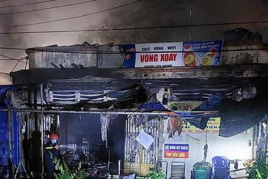 Đồng Nai: Video hỏa hoạn trong đêm thiêu rụi tiệm sửa xe
