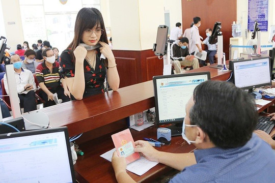 Con mới sinh nhập khẩu theo cha hay mẹ?
