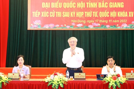 Ủy viên Bộ Chính trị, Chánh án TANDTC Nguyễn Hoà Bình tiếp xúc cử tri tại Yên Dũng - Bắc Giang