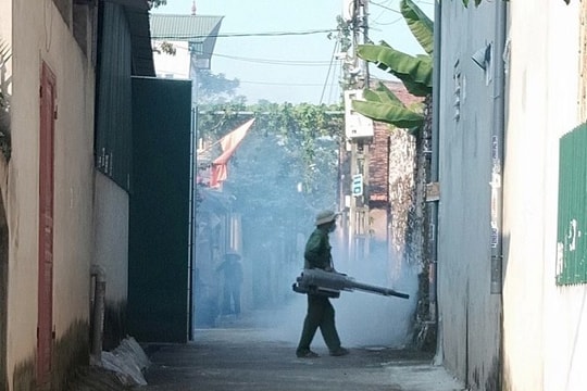 Hà Nội phun hóa chất diện rộng phòng sốt xuất huyết