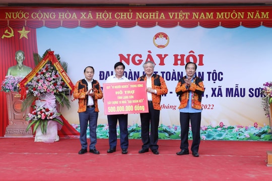 Ủy viên Bộ Chính trị, Chánh án TANDTC Nguyễn Hòa Bình dự Ngày hội Đại đoàn kết toàn dân tộc tại xã biên giới Lạng Sơn