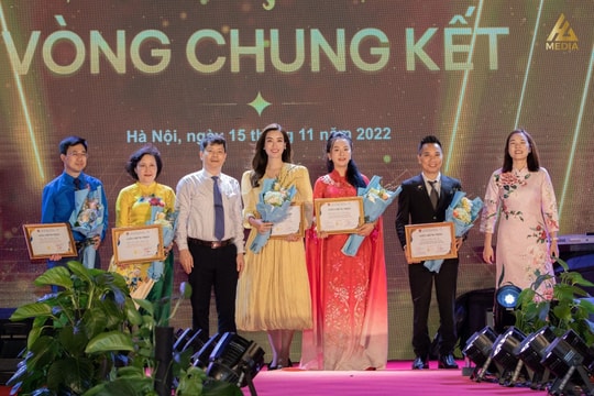 NTK Vũ Thảo Giang cùng hoa hậu Đỗ Mỹ Linh làm giám khảo chung kết Sinh Viên Thanh Lịch 2022