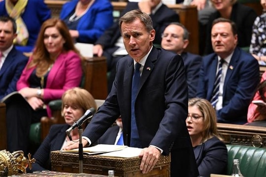 Tin vắn thế giới ngày 18/11: Kinh tế Anh chính thức rơi vào suy thoái