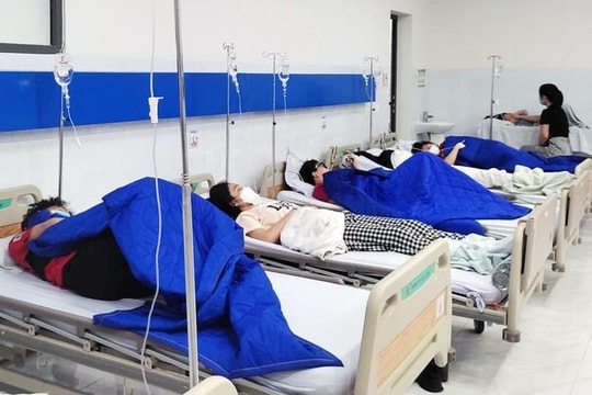 Hơn 120 học sinh trường ishool Nha Trang nghi bị ngộ độc thực phẩm
