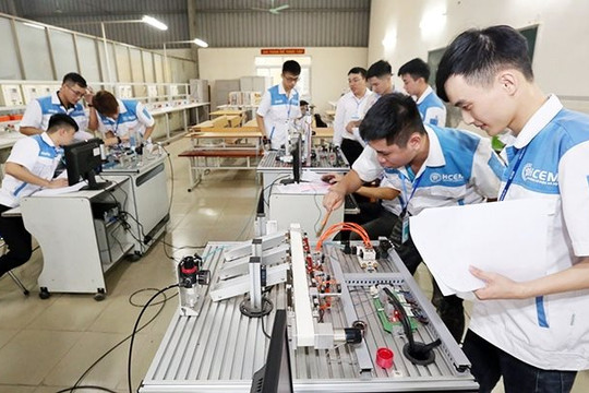3 môn bắt buộc với học sinh trường nghề