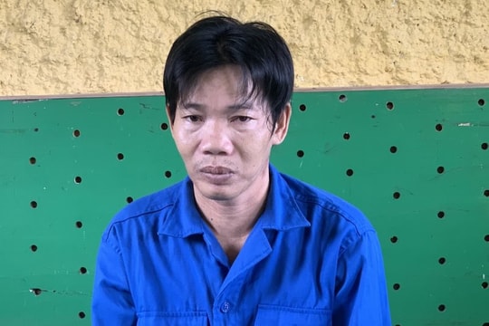 Tạm giam người chồng đâm chết vợ