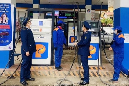 Giám sát việc thực hiện cam kết, nghiêm túc kiểm tra, xử lý vi phạm trong hoạt động kinh doanh xăng dầu