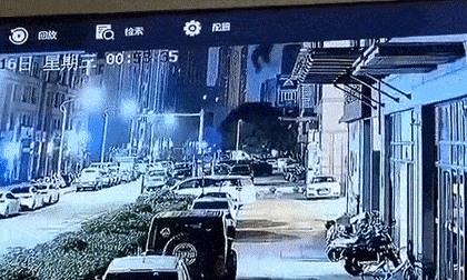 Ngã thủng nóc ô tô từ tòa nhà cao tầng, hành động sau đó của người đàn ông khiến tất cả bất ngờ