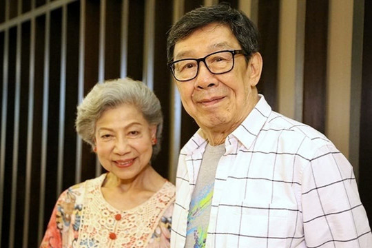 'Bà hoàng phim ma Hong Kong' La Lan 88 tuổi được tài tử Hồ Phong 90 tuổi cầu hôn