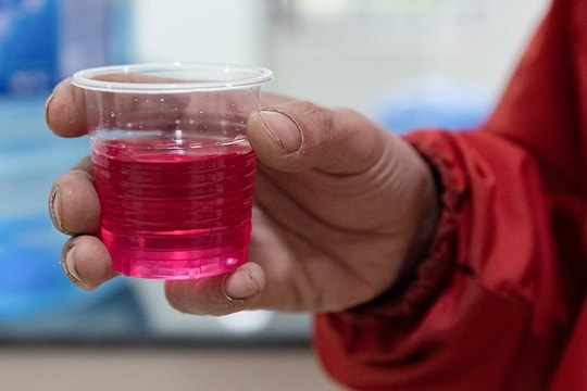 Bé 7 tuổi nguy kịch vì uống nhầm chất cai nghiện ma túy