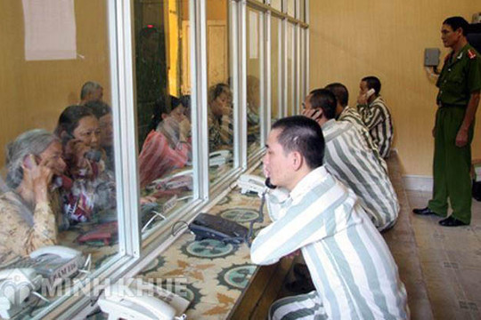 Chế độ thăm nuôi đối với người đang chấp hành án phạt tù
