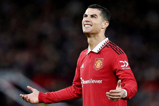 Ronaldo bị MU chấm dứt hợp đồng 'cực sốc'