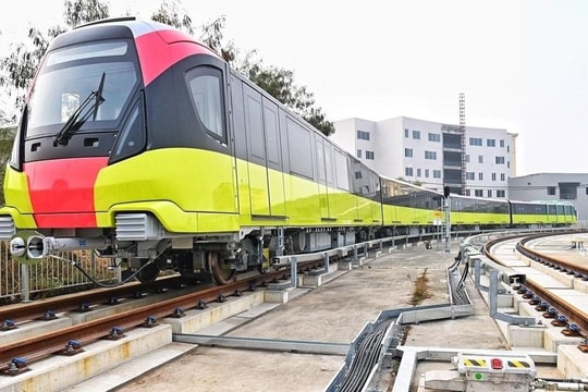 Tàu điện metro Nhổn – ga Hà Nội chạy thử tuyến trên cao vào đầu tháng 12