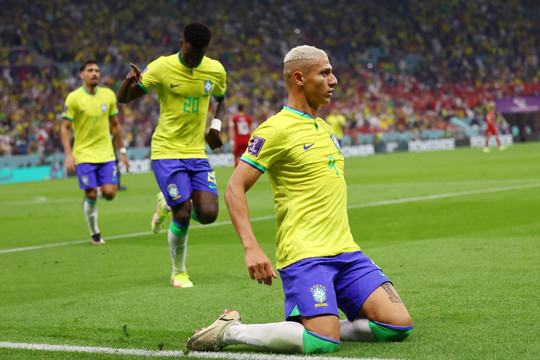 Richarlison ghi cú đúp, Brazil giành thắng lợi 2-0 trước Serbia 