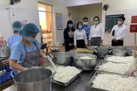 Hà Nội: Quyết liệt truy xuất nguồn gốc thực phẩm trong bữa ăn học đường