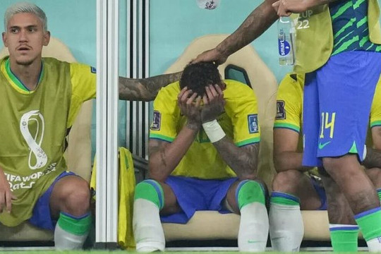 Ám ảnh chấn thương, Neymar bật khóc