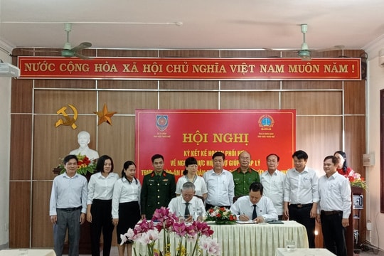 TAND tỉnh Thừa Thiên Huế ký kết Kế hoạch phối hợp về người thực hiện trợ giúp pháp lý trực tại Tòa án
