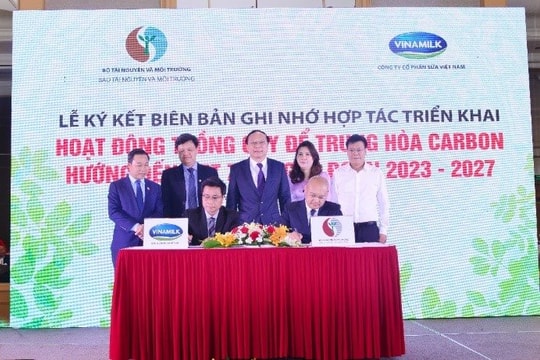 Vinamilk đồng hành cùng Bộ TNMT thực hiện dự án trồng cây hướng đến Net Zero trong 5 năm 