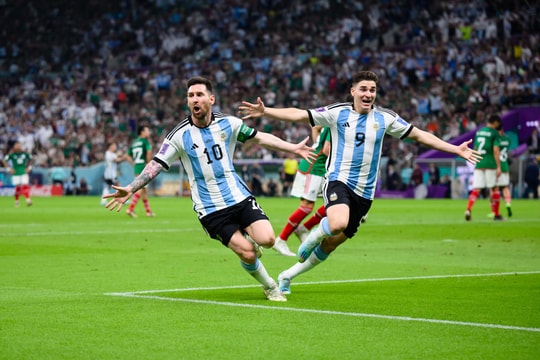 Messi ghi tuyệt phẩm giúp Argentina hạ Mexico