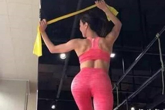 Hot mom 35 tuổi được mệnh danh là 'thánh nữ yoga', vóc dáng khiến dân mạng không khỏi mất bình tĩnh khi nhìn thấy
