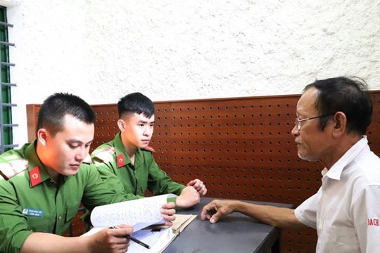 Cụ ông cưỡng đoạt 50 triệu đồng của một cán bộ xã
