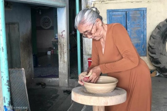 Nghệ thuật làm gốm Chăm được ghi danh là di sản văn hóa cần bảo vệ khẩn cấp