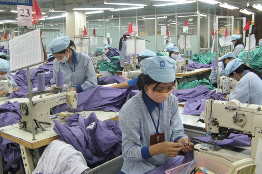 Quyền lợi của lao động nữ khi nuôi con dưới 12 tháng tuổi?