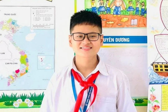 Bộ trưởng Bộ GD&ĐT tặng bằng khen học sinh lớp 7 dũng cảm cứu người