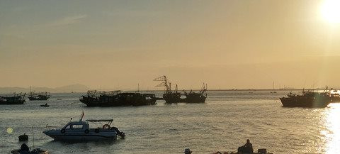 Ngư dân mất tích dưới biển khi thi bơi 