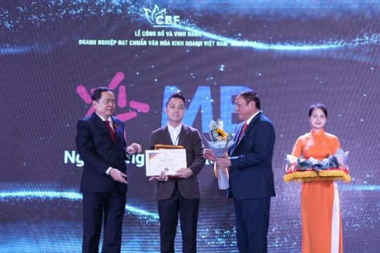 MB được vinh danh “Doanh nghiệp đạt chuẩn văn hóa kinh doanh Việt Nam” 2022
