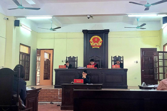 Cặp vợ chồng ở Bắc Giang khởi kiện vì bị tạm dừng hưởng chế độ phúc lợi