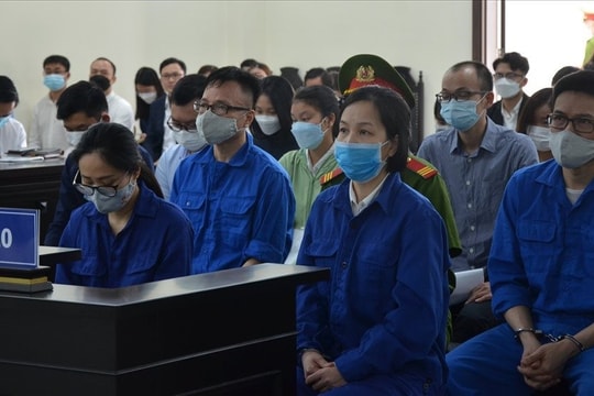 Cựu “sếp” và nhân viên ngân hàng lừa đảo chiếm đoạt hàng trăm tỷ đồng