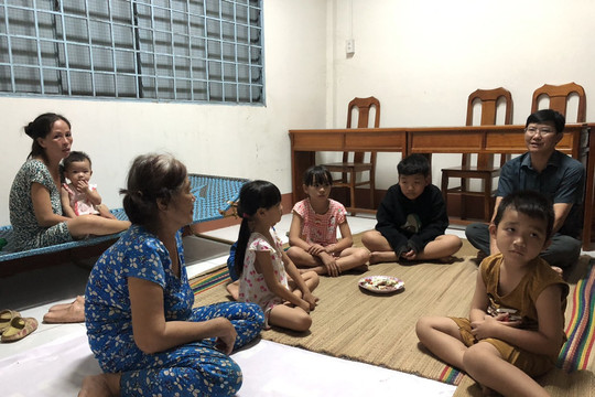 Vĩnh Long: Khẩn trương xử lý vụ sạt lở khiến hàng chục căn nhà rơi xuống sông