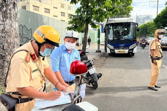 TPHCM: Xử lý 537 xe ô tô khách vi phạm sau 1 tuần ra quân