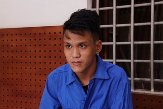 Dùng clip nóng để tống tiền và ép người yêu cũ quan hệ tình dục