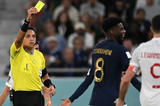 Nhiều đội có nguy cơ khủng hoảng lực lượng trước bán kết World Cup vì thẻ phạt