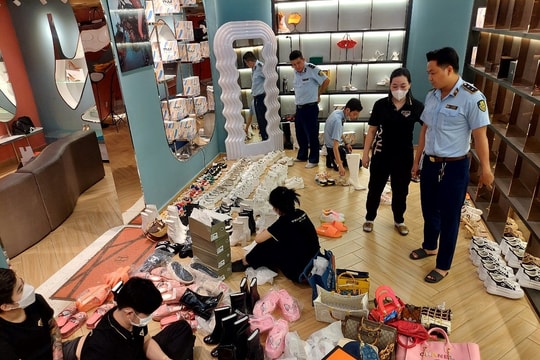 Nhiều hàng hoá có dấu hiệu giả mạo nhãn hiệu tại cửa hàng “TRANG NEMO STYLE”